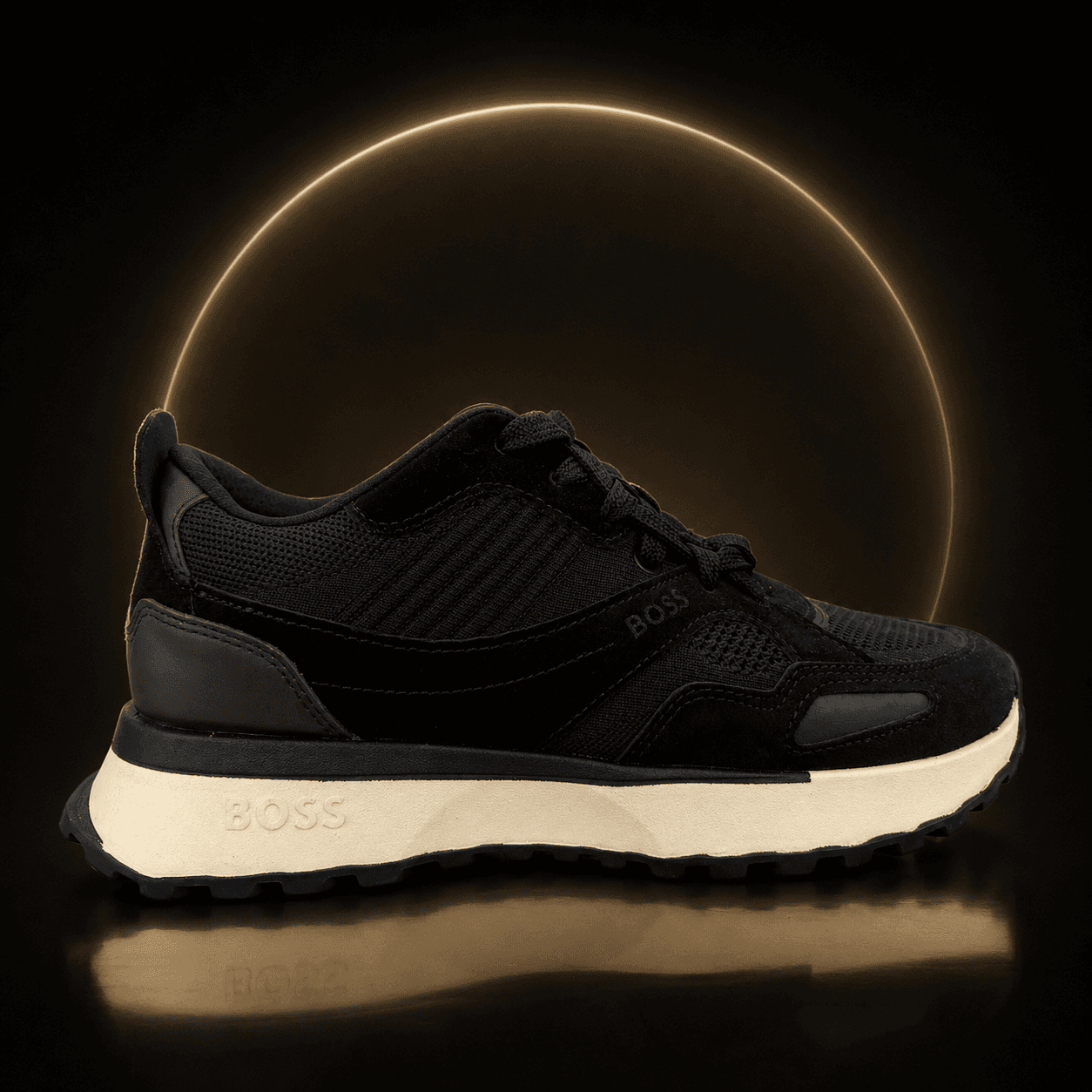 Tenis BOSS negro con suela crema
