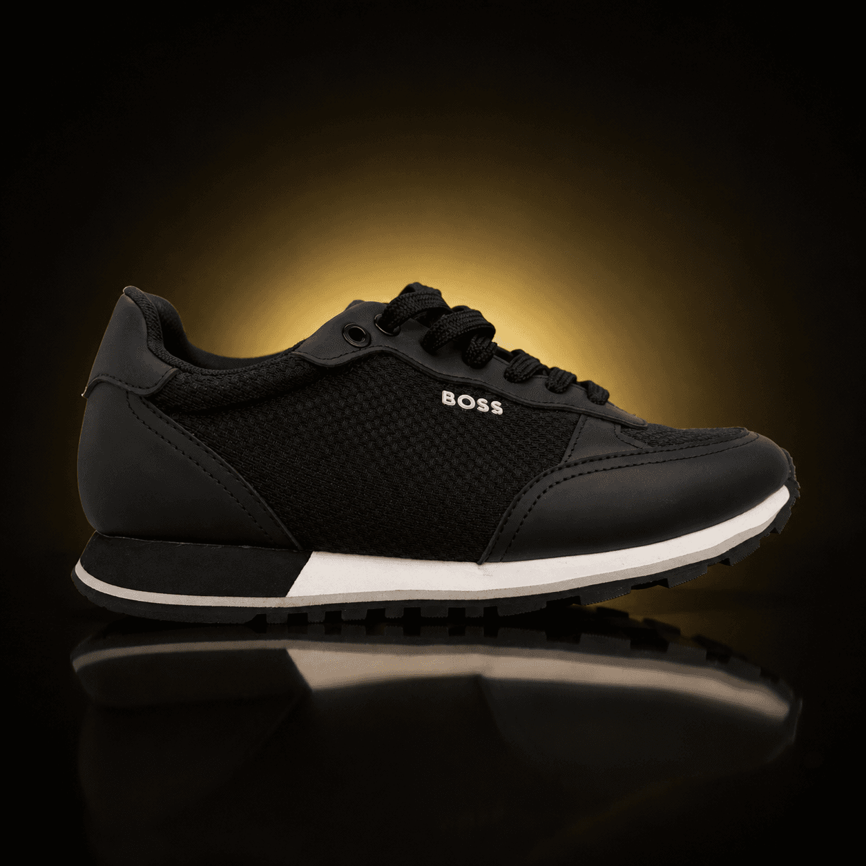 Tenis BOSS negro de perfil bajo