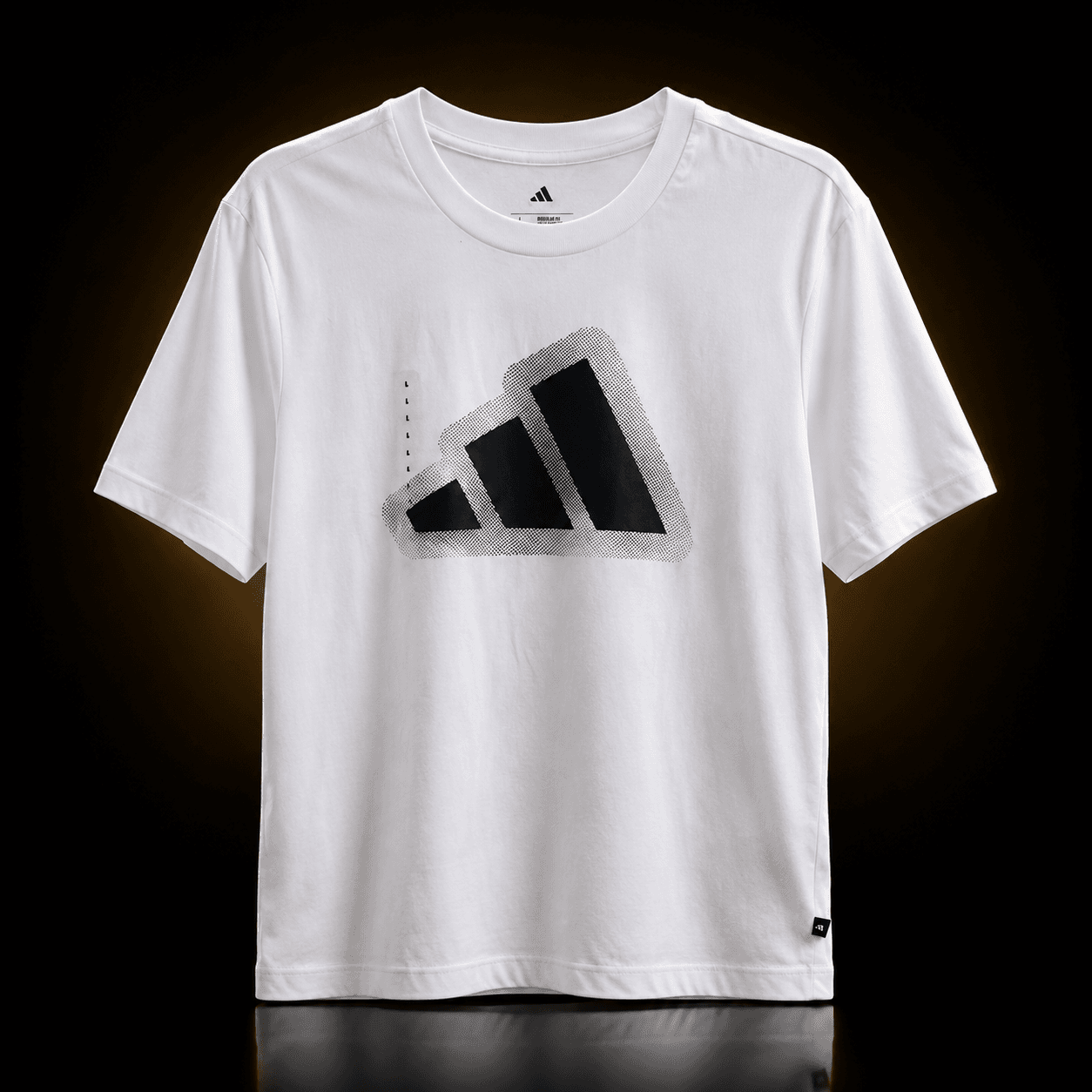 Camiseta Adidas blanca con logo negro